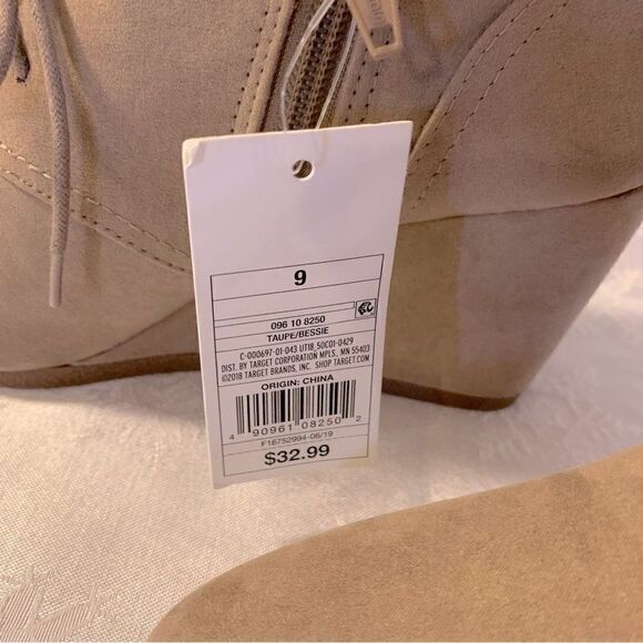 Universal Thread Wedge Ankle Boots Tan Side Zip Sz 9 NWT not worn Gorgeous - Picture 5 of 6